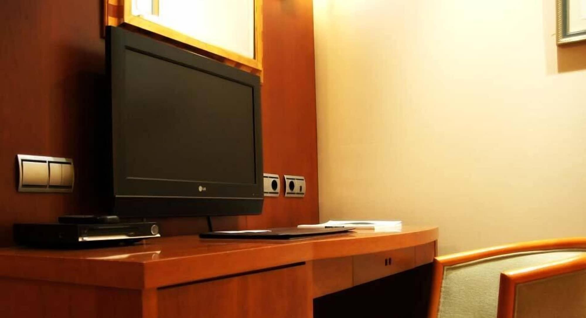 Hotel Amadeus Валадоид Екстериор снимка