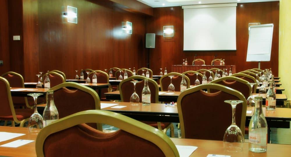 Hotel Amadeus Валадоид Екстериор снимка
