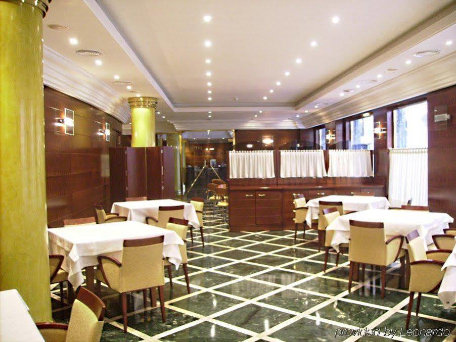 Hotel Amadeus Валадоид Ресторант снимка