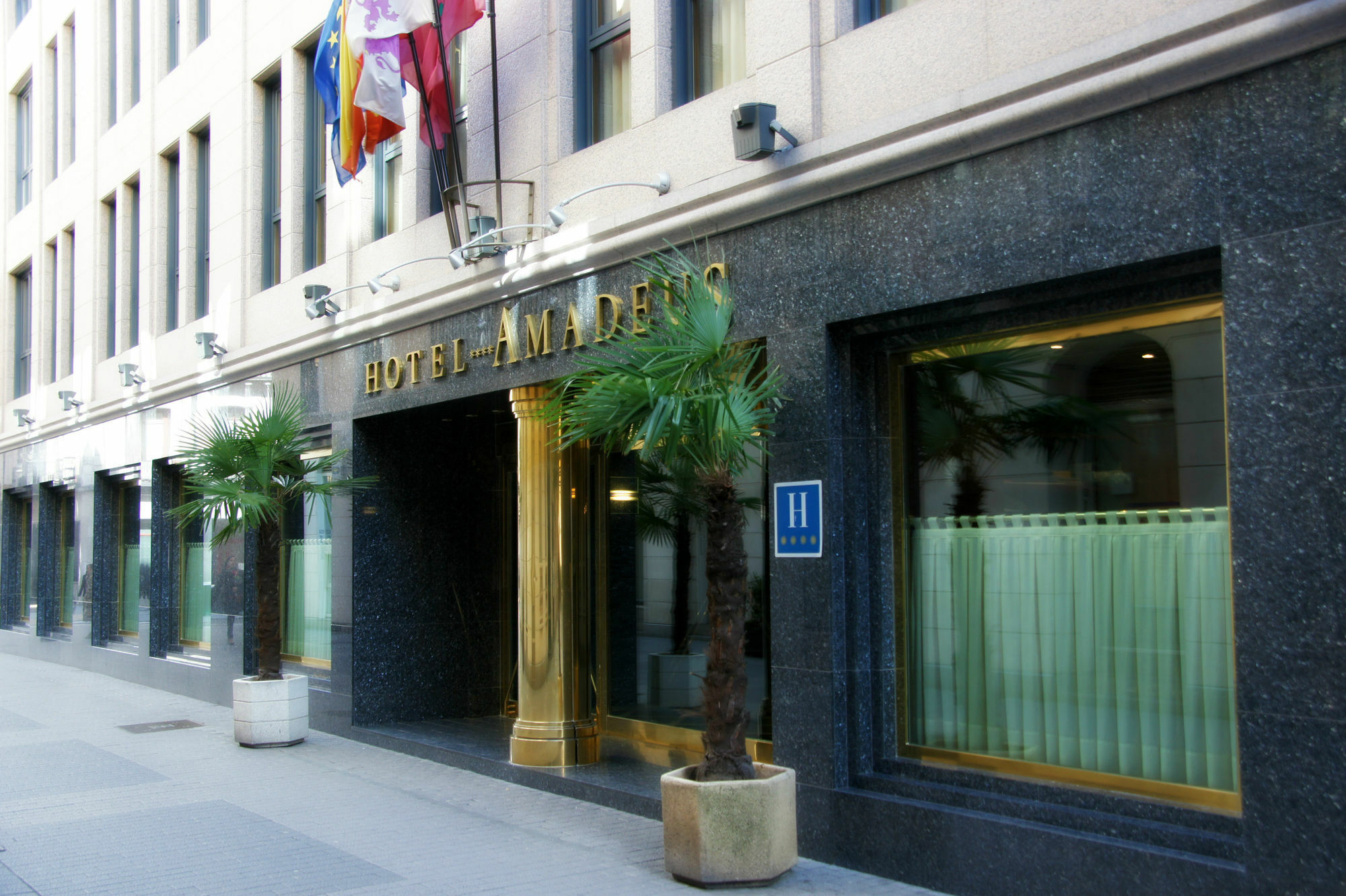 Hotel Amadeus Валадоид Екстериор снимка