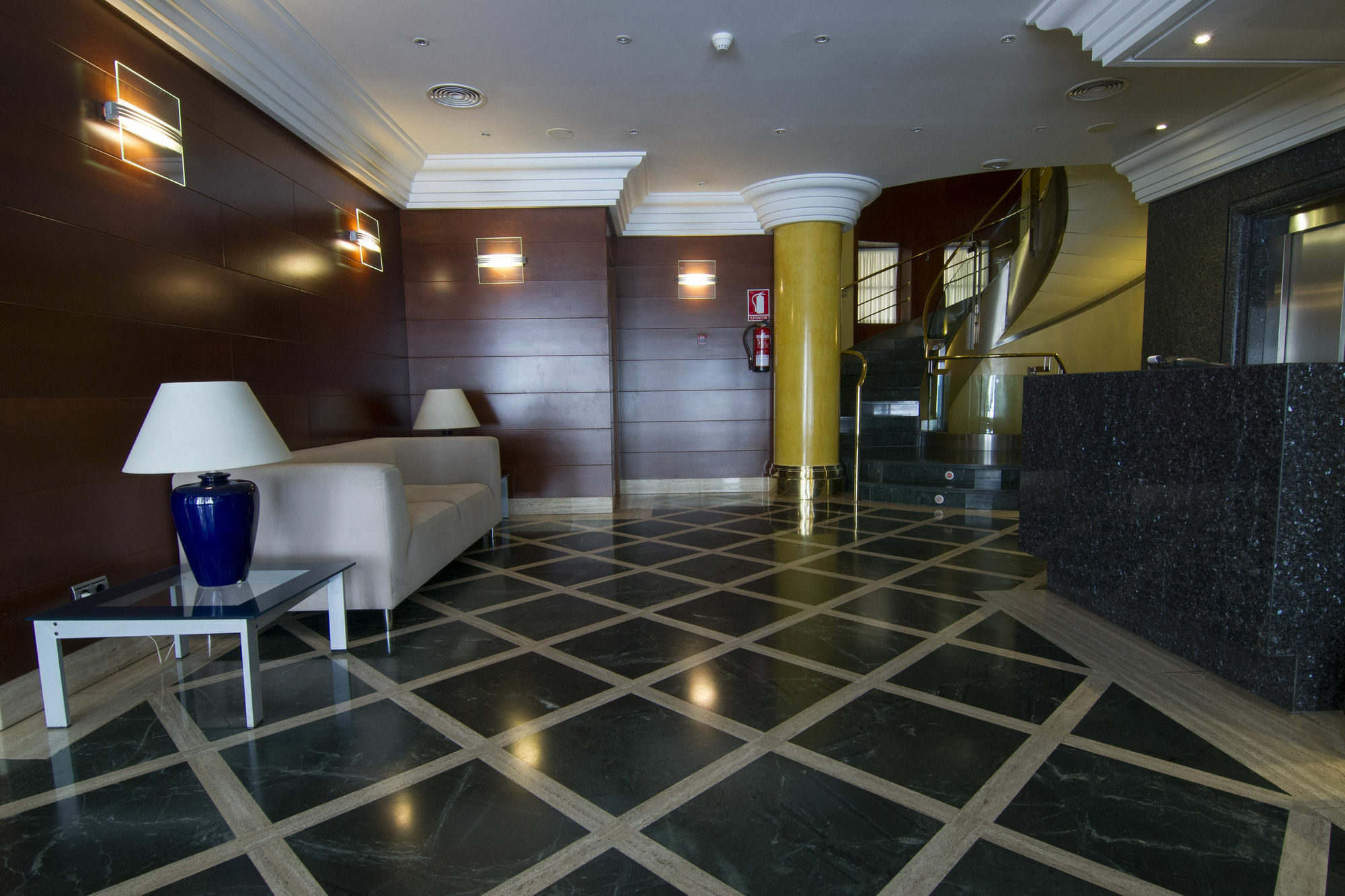 Hotel Amadeus Валадоид Екстериор снимка
